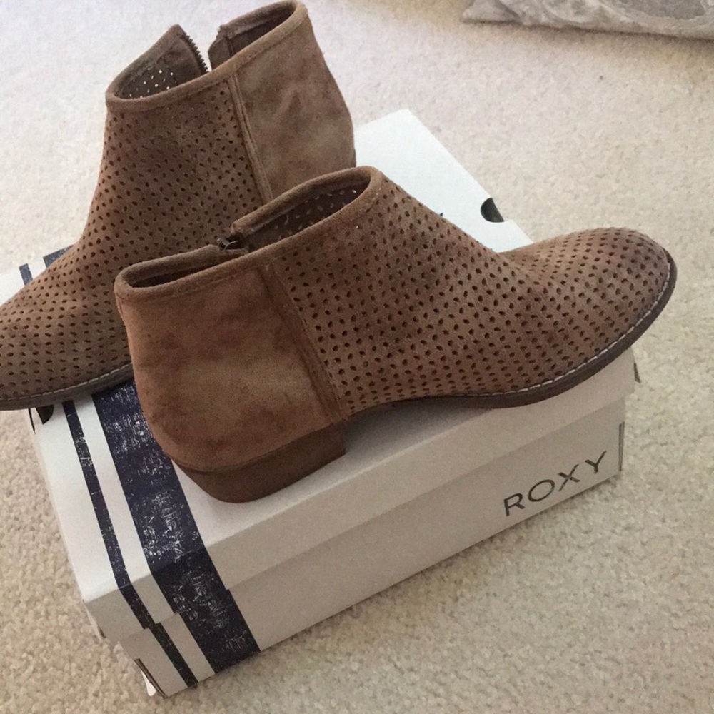 Never worn Roxy Booties - Picture 2 of 3